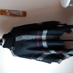 NWT Bellady Turtleneck Sweater Poncho
